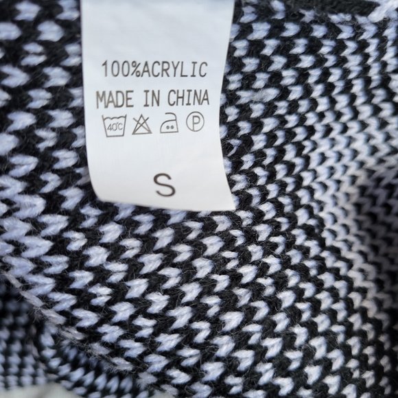 Black And White Oversized Buffalo plaid sweater dress size small - Picture 2 of 7